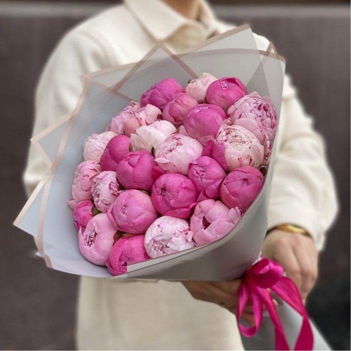 Розовый микс из 25 пионов